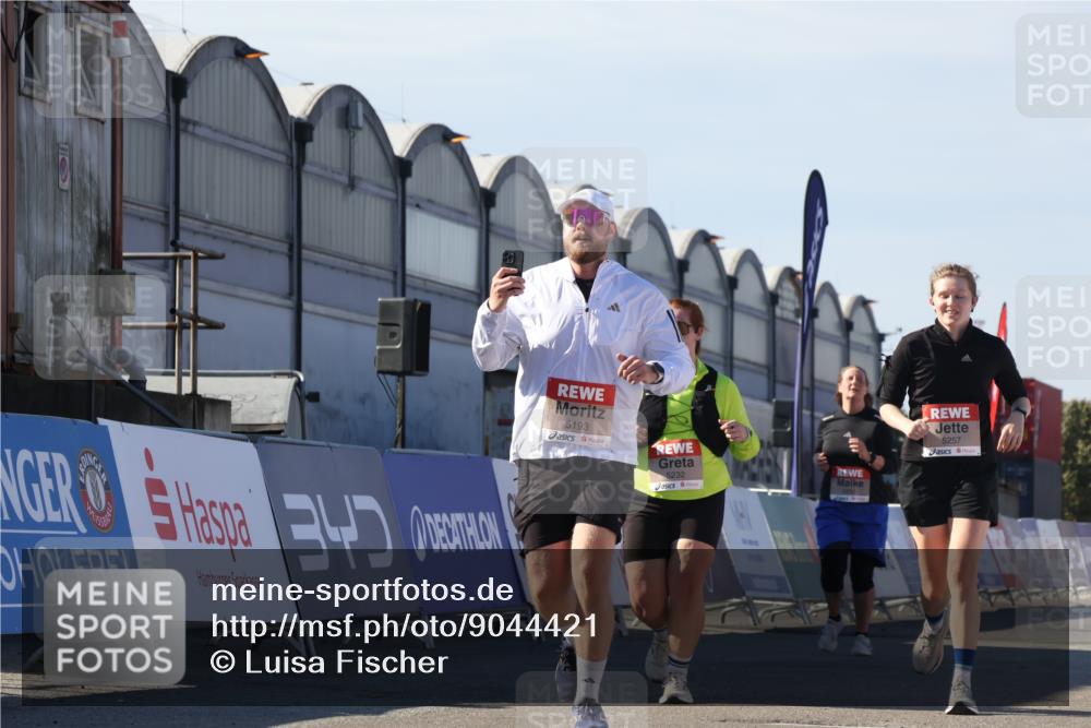 03.10.2025 - Köhlbrandbrückenlauf Luisa Fischer http://msf.ph/oto/9044421 03.10.2025 13:41:44 Ziel 4894, 5193, 5228, 5230, 5232, 5257 meine-sportfotos.de