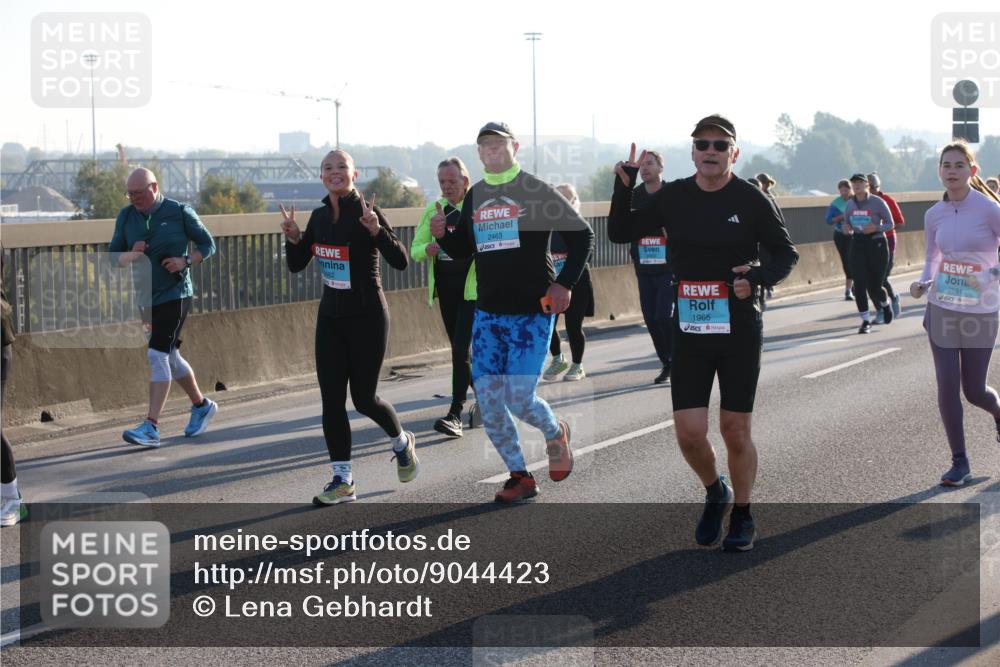 03.10.2025 - Köhlbrandbrückenlauf Lena Gebhardt http://msf.ph/oto/9044423 03.10.2025 09:27:13 Position 1 2463, 1965, 2551 meine-sportfotos.de