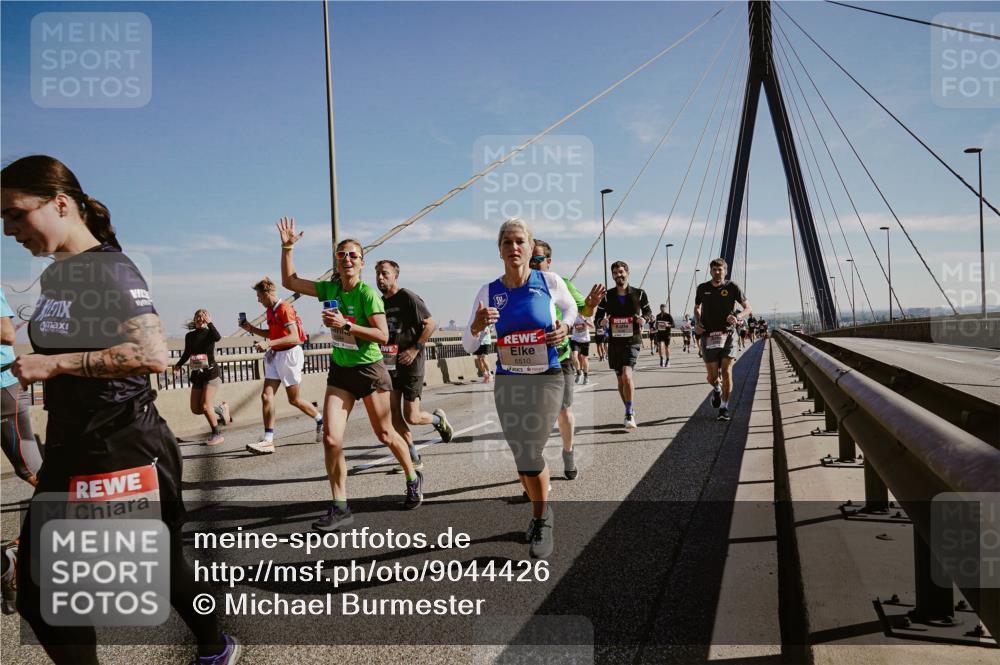 03.10.2025 - Köhlbrandbrückenlauf Michael Burmester http://msf.ph/oto/9044426 03.10.2025 12:26:12 Position 1 4590, 6510 meine-sportfotos.de