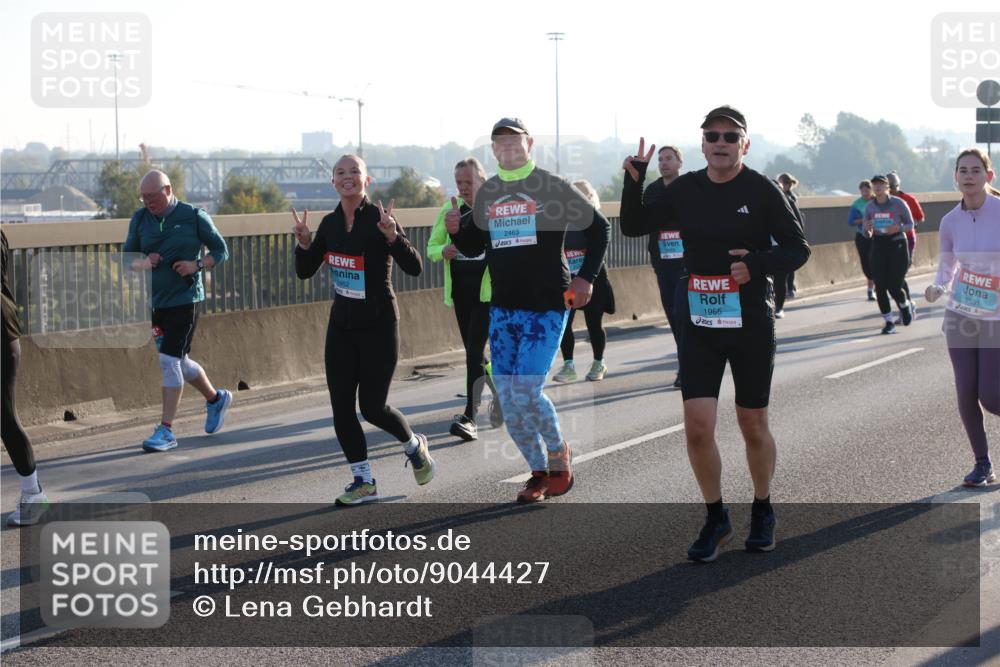 03.10.2025 - Köhlbrandbrückenlauf Lena Gebhardt http://msf.ph/oto/9044427 03.10.2025 09:27:13 Position 1 2462, 2463, 1965, 2551 meine-sportfotos.de