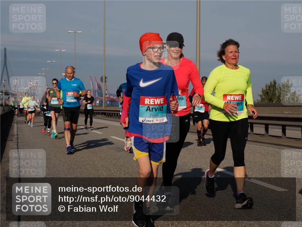 03.10.2025 - Köhlbrandbrückenlauf Fabian Wolf http://msf.ph/oto/9044432 03.10.2025 09:57:06 Position 3 2996 meine-sportfotos.de