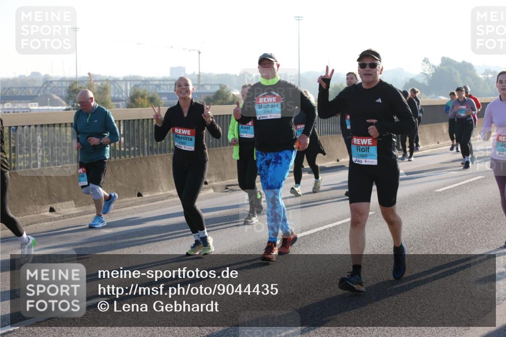 03.10.2025 - Köhlbrandbrückenlauf Lena Gebhardt http://msf.ph/oto/9044435 03.10.2025 09:27:13 Position 1 2462, 2505, 2463, 1965 meine-sportfotos.de