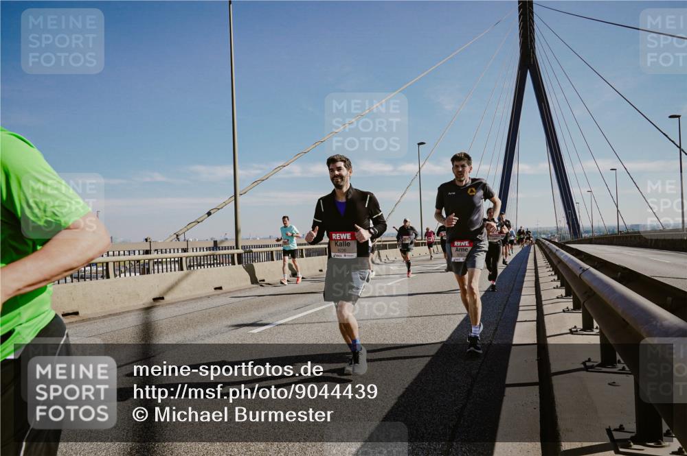 03.10.2025 - Köhlbrandbrückenlauf Michael Burmester http://msf.ph/oto/9044439 03.10.2025 12:26:13 Position 1 4236 meine-sportfotos.de