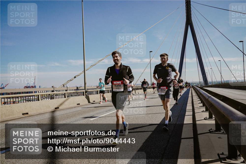 03.10.2025 - Köhlbrandbrückenlauf Michael Burmester http://msf.ph/oto/9044443 03.10.2025 12:26:13 Position 1 4236 meine-sportfotos.de