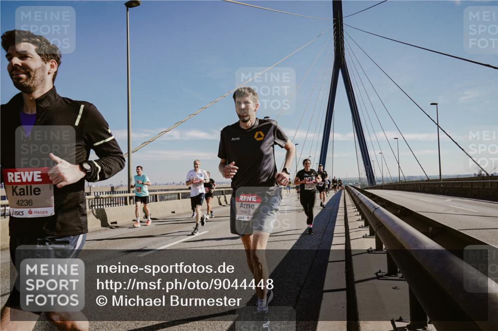 03.10.2025 - Köhlbrandbrückenlauf Michael Burmester http://msf.ph/oto/9044448 03.10.2025 12:26:14 Position 1 4236, 5792 meine-sportfotos.de