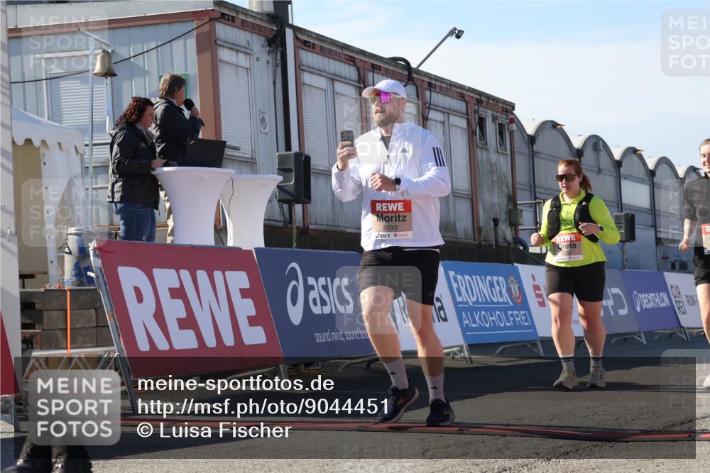 03.10.2025 - Köhlbrandbrückenlauf Luisa Fischer http://msf.ph/oto/9044451 03.10.2025 13:41:47 Ziel 4894, 5193, 5228, 5230, 5232, 5257 meine-sportfotos.de