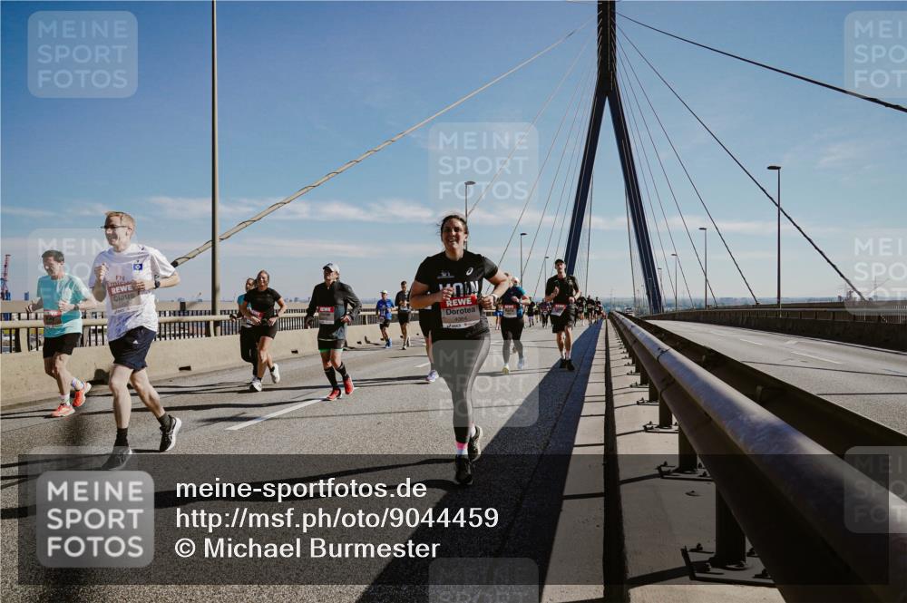 03.10.2025 - Köhlbrandbrückenlauf Michael Burmester http://msf.ph/oto/9044459 03.10.2025 12:26:15 Position 1  meine-sportfotos.de