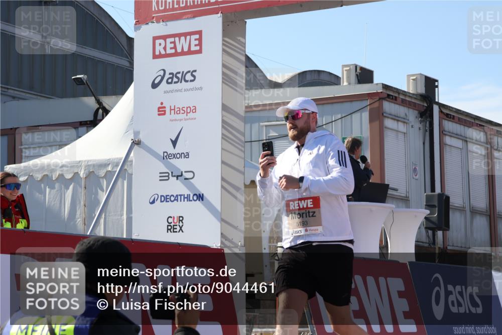 03.10.2025 - Köhlbrandbrückenlauf Luisa Fischer http://msf.ph/oto/9044461 03.10.2025 13:41:48 Ziel 4894, 5193, 5228, 5230, 5232, 5250, 5257 meine-sportfotos.de