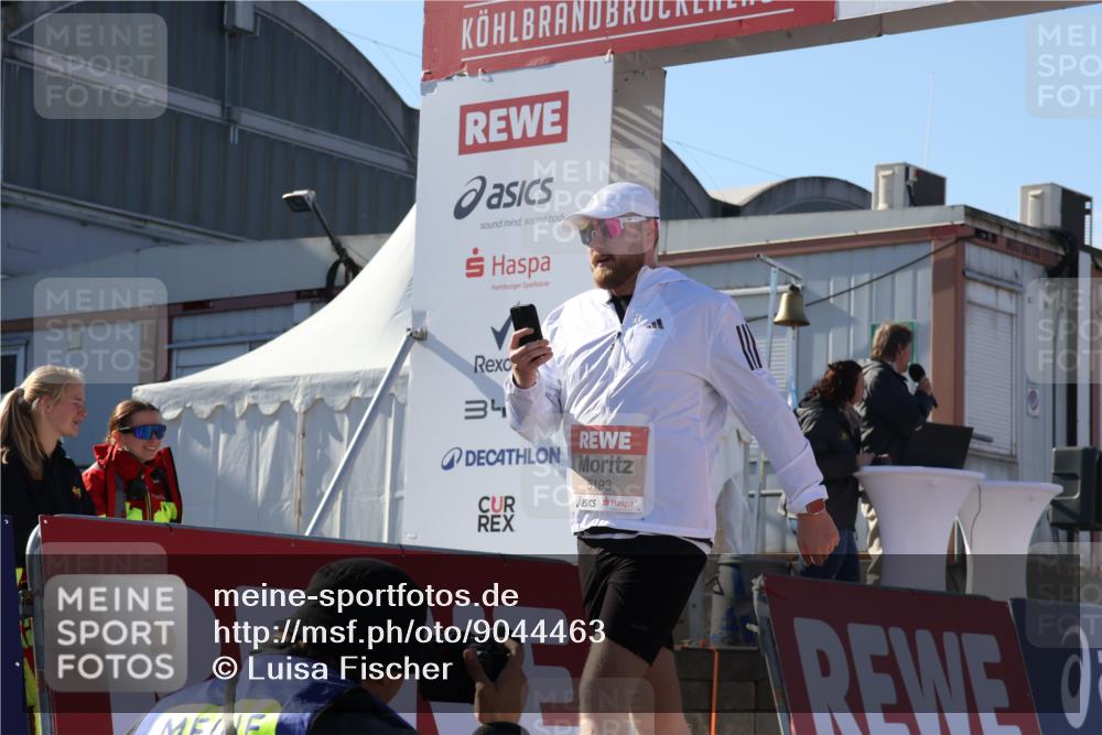 03.10.2025 - Köhlbrandbrückenlauf Luisa Fischer http://msf.ph/oto/9044463 03.10.2025 13:41:48 Ziel 4894, 5193, 5228, 5230, 5232, 5250, 5257 meine-sportfotos.de