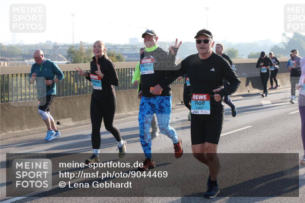 03.10.2025 - Köhlbrandbrückenlauf Lena Gebhardt http://msf.ph/oto/9044469 03.10.2025 09:27:14 Position 1 462, 2463, 1965 meine-sportfotos.de