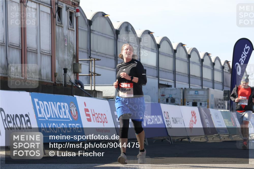 03.10.2025 - Köhlbrandbrückenlauf Luisa Fischer http://msf.ph/oto/9044475 03.10.2025 13:41:50 Ziel 5193, 5232, 5250, 5257, 5315 meine-sportfotos.de