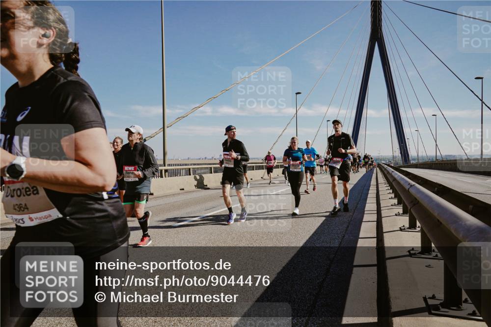 03.10.2025 - Köhlbrandbrückenlauf Michael Burmester http://msf.ph/oto/9044476 03.10.2025 12:26:16 Position 1 4364 meine-sportfotos.de