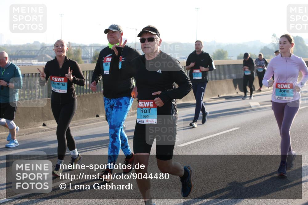03.10.2025 - Köhlbrandbrückenlauf Lena Gebhardt http://msf.ph/oto/9044480 03.10.2025 09:27:14 Position 1 2462, 1965, 2551 meine-sportfotos.de
