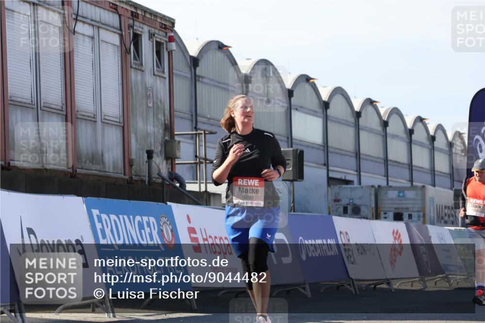 03.10.2025 - Köhlbrandbrückenlauf Luisa Fischer http://msf.ph/oto/9044482 03.10.2025 13:41:50 Ziel 5193, 5232, 5250, 5257, 5315 meine-sportfotos.de