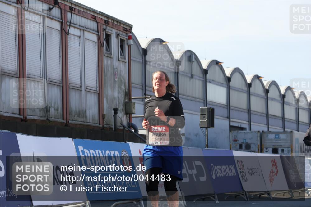 03.10.2025 - Köhlbrandbrückenlauf Luisa Fischer http://msf.ph/oto/9044483 03.10.2025 13:41:51 Ziel 5043, 5193, 5232, 5250, 5257, 5315 meine-sportfotos.de