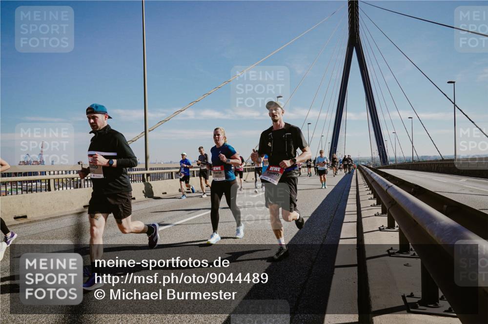 03.10.2025 - Köhlbrandbrückenlauf Michael Burmester http://msf.ph/oto/9044489 03.10.2025 12:26:17 Position 1  meine-sportfotos.de