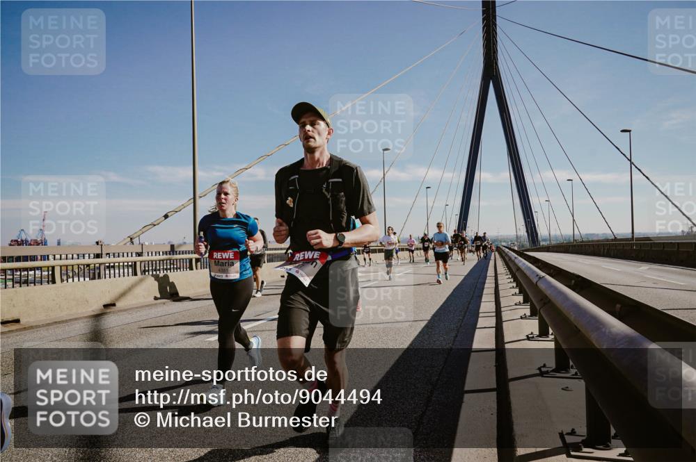 03.10.2025 - Köhlbrandbrückenlauf Michael Burmester http://msf.ph/oto/9044494 03.10.2025 12:26:18 Position 1 43811 meine-sportfotos.de