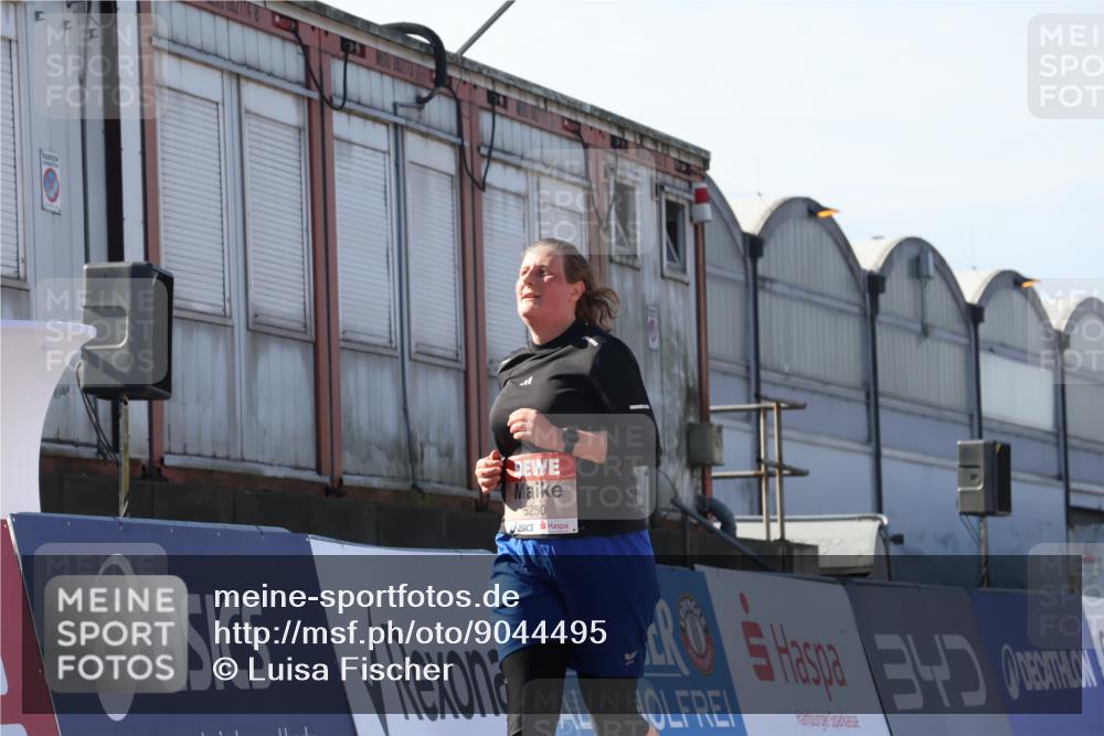 03.10.2025 - Köhlbrandbrückenlauf Luisa Fischer http://msf.ph/oto/9044495 03.10.2025 13:41:52 Ziel 5043, 5193, 5232, 5250, 5257, 5315 meine-sportfotos.de