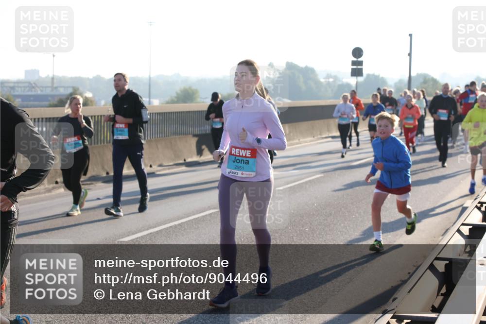 03.10.2025 - Köhlbrandbrückenlauf Lena Gebhardt http://msf.ph/oto/9044496 03.10.2025 09:27:14 Position 1 2551 meine-sportfotos.de