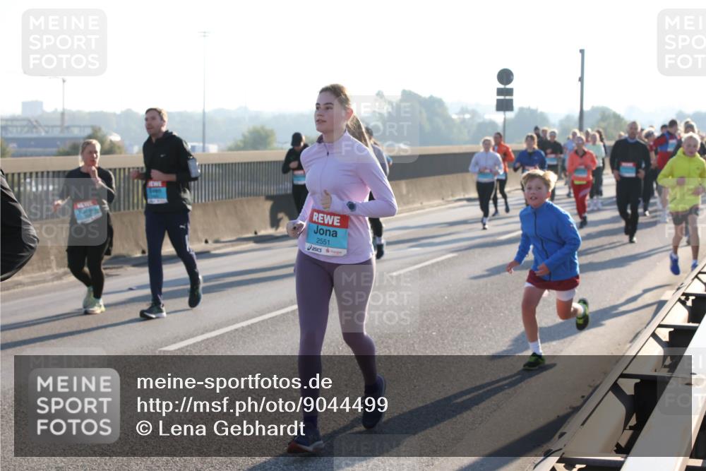 03.10.2025 - Köhlbrandbrückenlauf Lena Gebhardt http://msf.ph/oto/9044499 03.10.2025 09:27:15 Position 1 2551 meine-sportfotos.de