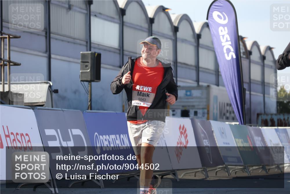 03.10.2025 - Köhlbrandbrückenlauf Luisa Fischer http://msf.ph/oto/9044502 03.10.2025 13:41:53 Ziel 5043, 5193, 5232, 5250, 5257, 5315 meine-sportfotos.de