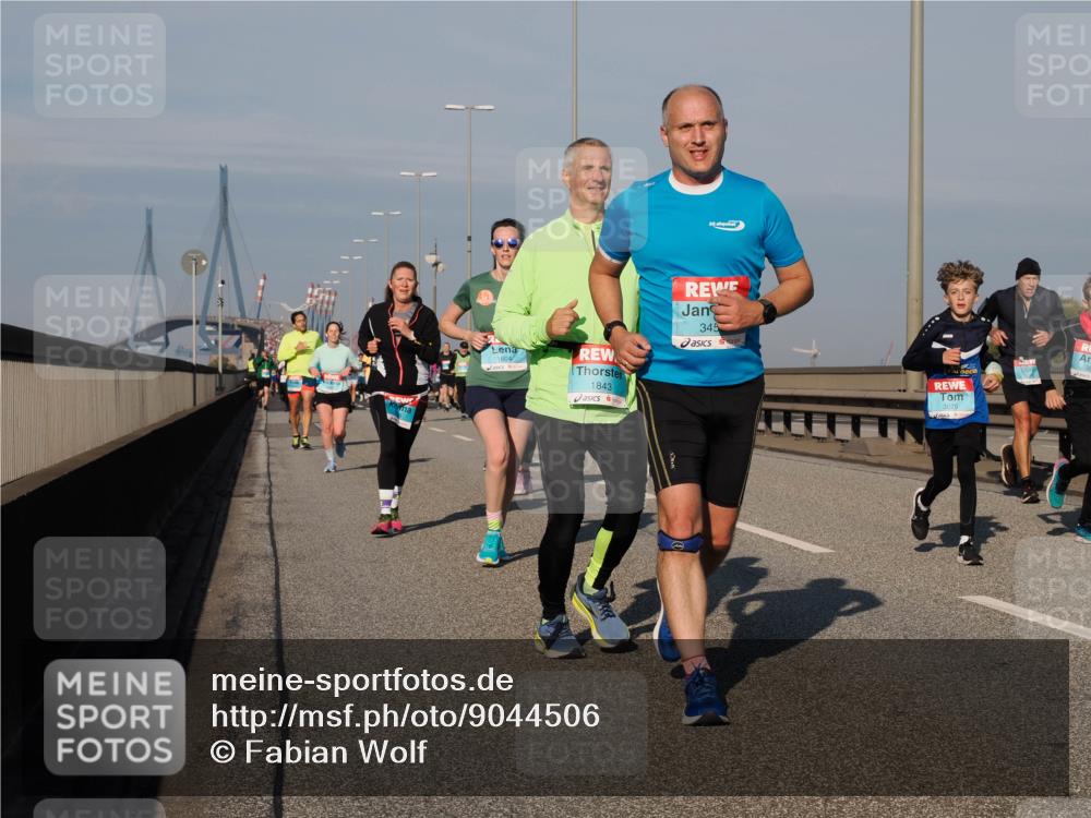 03.10.2025 - Köhlbrandbrückenlauf Fabian Wolf http://msf.ph/oto/9044506 03.10.2025 09:57:09 Position 3 1604, 1843, 345, 3075 meine-sportfotos.de