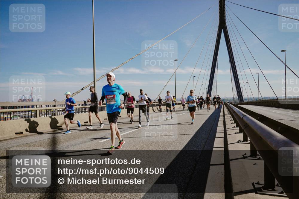 03.10.2025 - Köhlbrandbrückenlauf Michael Burmester http://msf.ph/oto/9044509 03.10.2025 12:26:19 Position 1 4724 meine-sportfotos.de