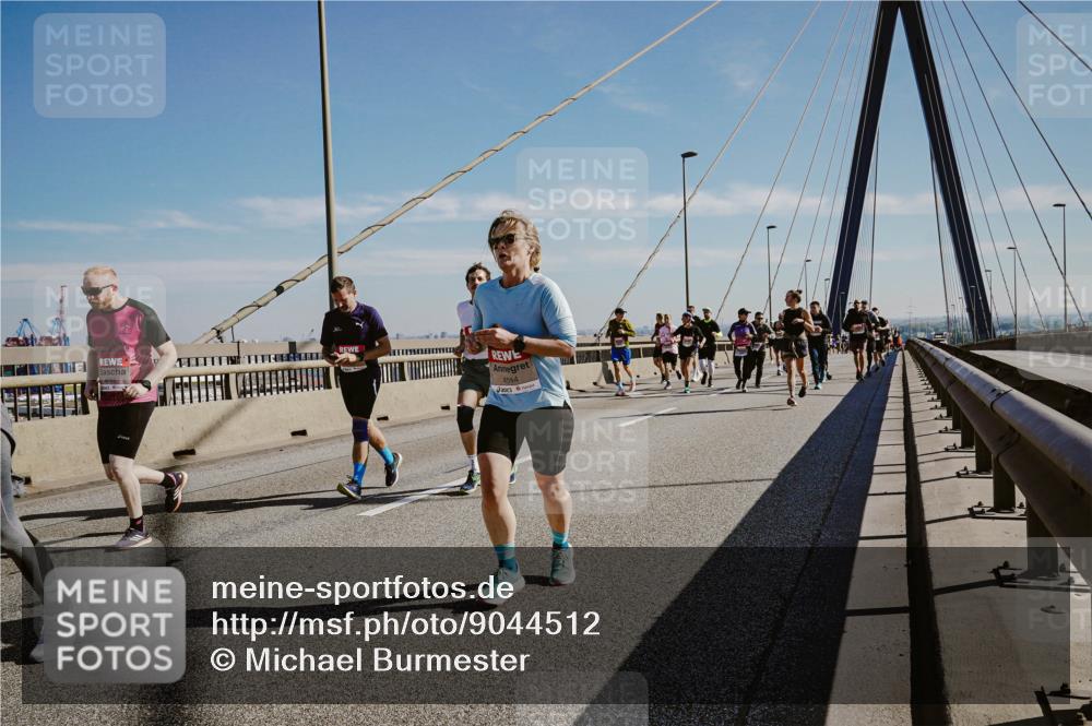 03.10.2025 - Köhlbrandbrückenlauf Michael Burmester http://msf.ph/oto/9044512 03.10.2025 12:26:21 Position 1 4544 meine-sportfotos.de