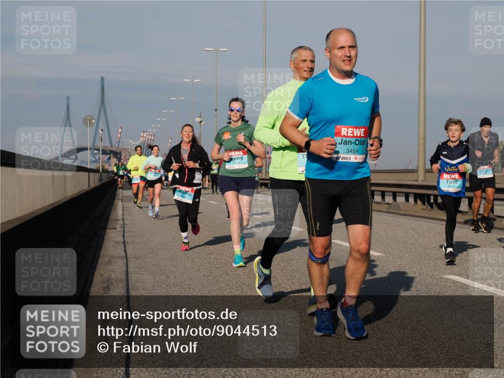 03.10.2025 - Köhlbrandbrückenlauf Fabian Wolf http://msf.ph/oto/9044513 03.10.2025 09:57:09 Position 3 1604, 3459, 3075 meine-sportfotos.de