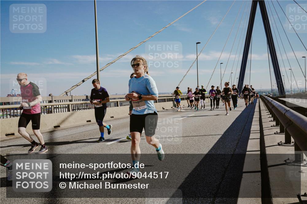 03.10.2025 - Köhlbrandbrückenlauf Michael Burmester http://msf.ph/oto/9044517 03.10.2025 12:26:21 Position 1 4544 meine-sportfotos.de