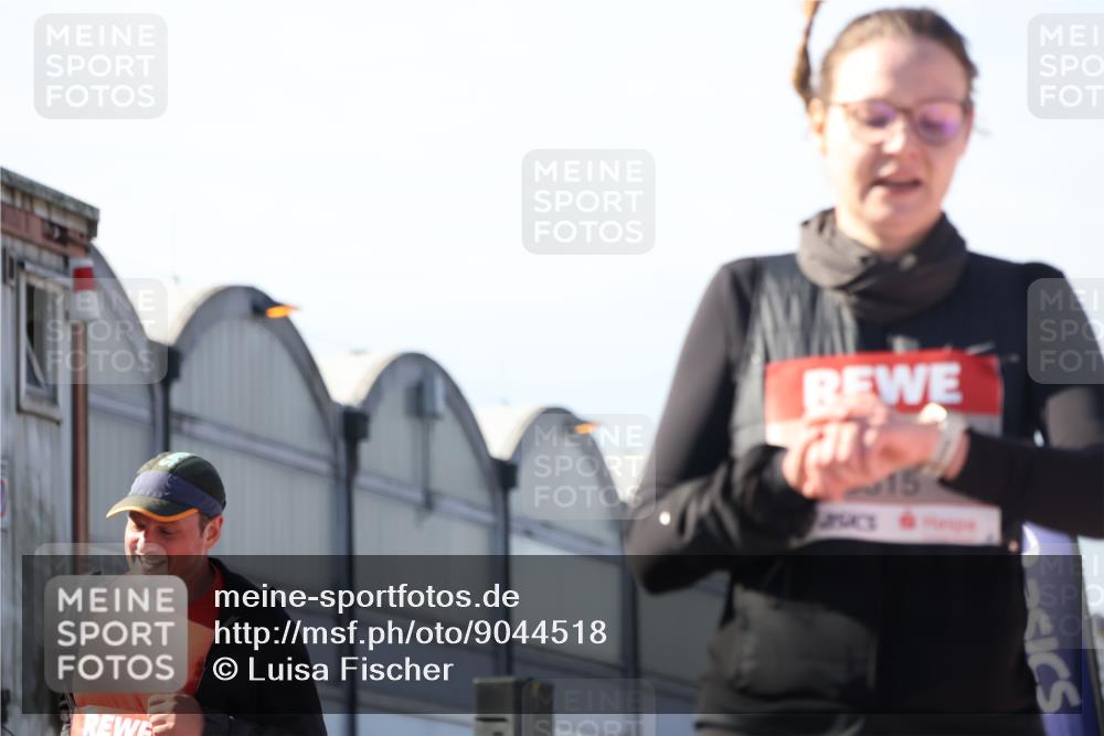 03.10.2025 - Köhlbrandbrückenlauf Luisa Fischer http://msf.ph/oto/9044518 03.10.2025 13:41:55 Ziel 5043, 5193, 5232, 5250, 5257, 5315 meine-sportfotos.de