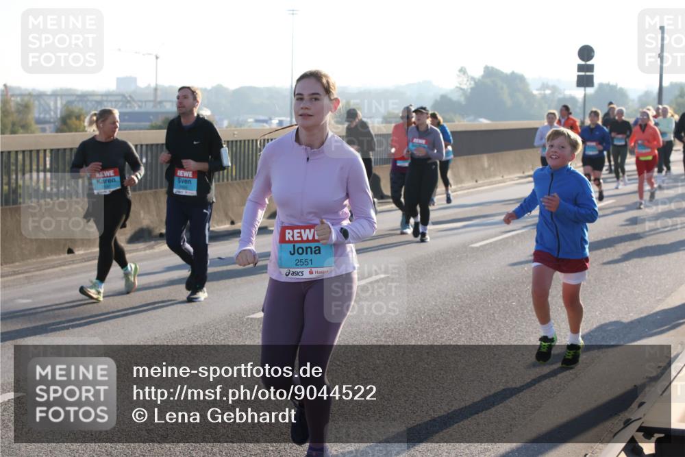 03.10.2025 - Köhlbrandbrückenlauf Lena Gebhardt http://msf.ph/oto/9044522 03.10.2025 09:27:15 Position 1 2551 meine-sportfotos.de
