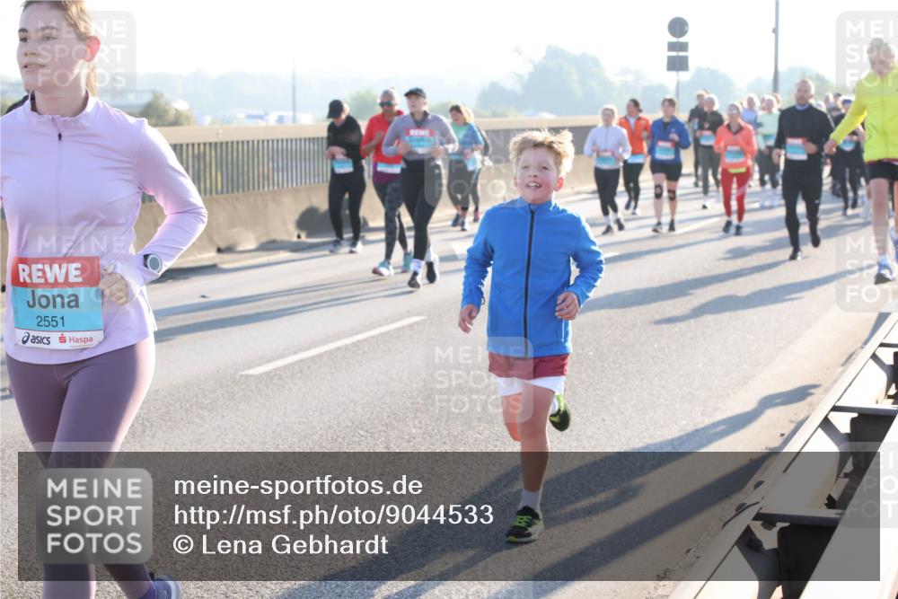 03.10.2025 - Köhlbrandbrückenlauf Lena Gebhardt http://msf.ph/oto/9044533 03.10.2025 09:27:16 Position 1 2551 meine-sportfotos.de