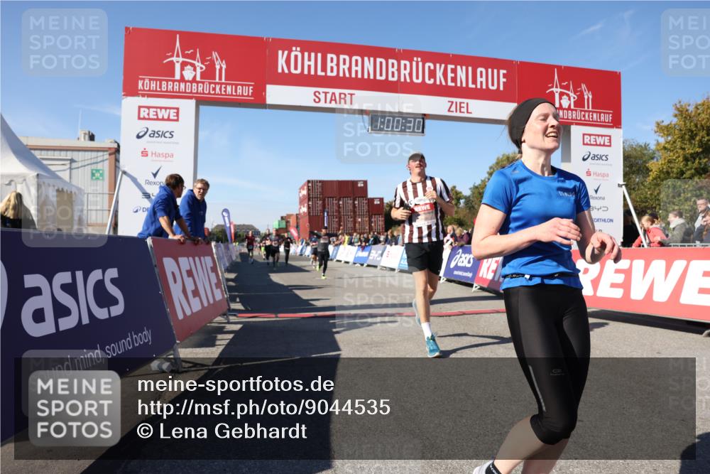 03.10.2025 - Köhlbrandbrückenlauf Lena Gebhardt http://msf.ph/oto/9044535 03.10.2025 13:00:30 Ziel 4016, 4163, 4172, 4275, 4299, 4622, 4850, 5664, 6373, 6490, 6707, 6714 meine-sportfotos.de