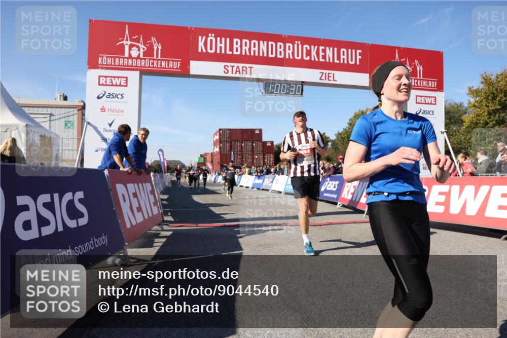03.10.2025 - Köhlbrandbrückenlauf Lena Gebhardt http://msf.ph/oto/9044540 03.10.2025 13:00:30 Ziel 4016, 4163, 4172, 4275, 4299, 4622, 4850, 5664, 6373, 6490, 6707, 6714 meine-sportfotos.de