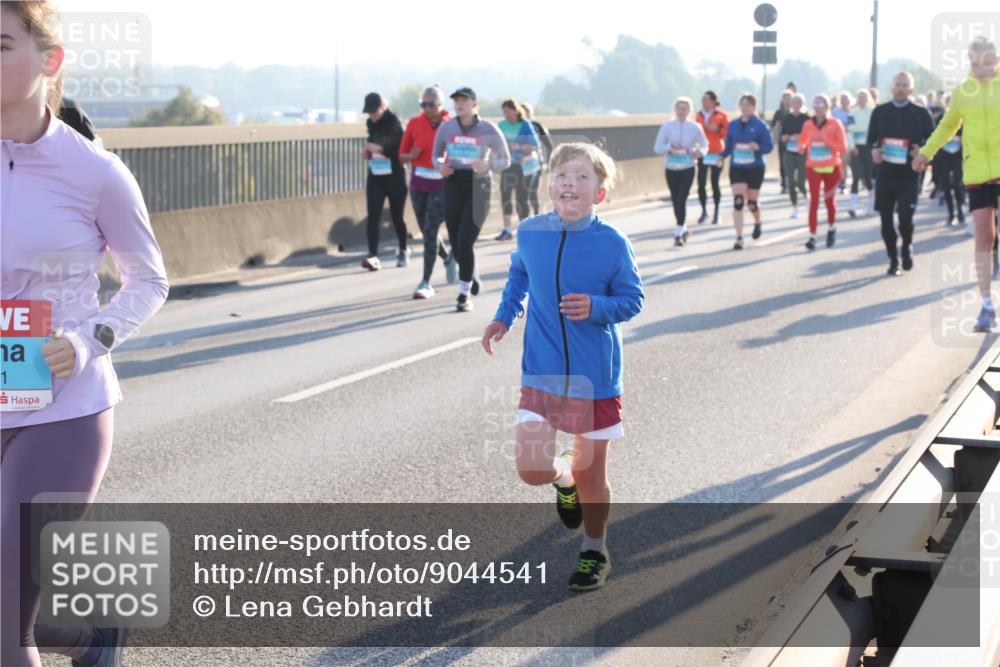 03.10.2025 - Köhlbrandbrückenlauf Lena Gebhardt http://msf.ph/oto/9044541 03.10.2025 09:27:16 Position 1 1 meine-sportfotos.de