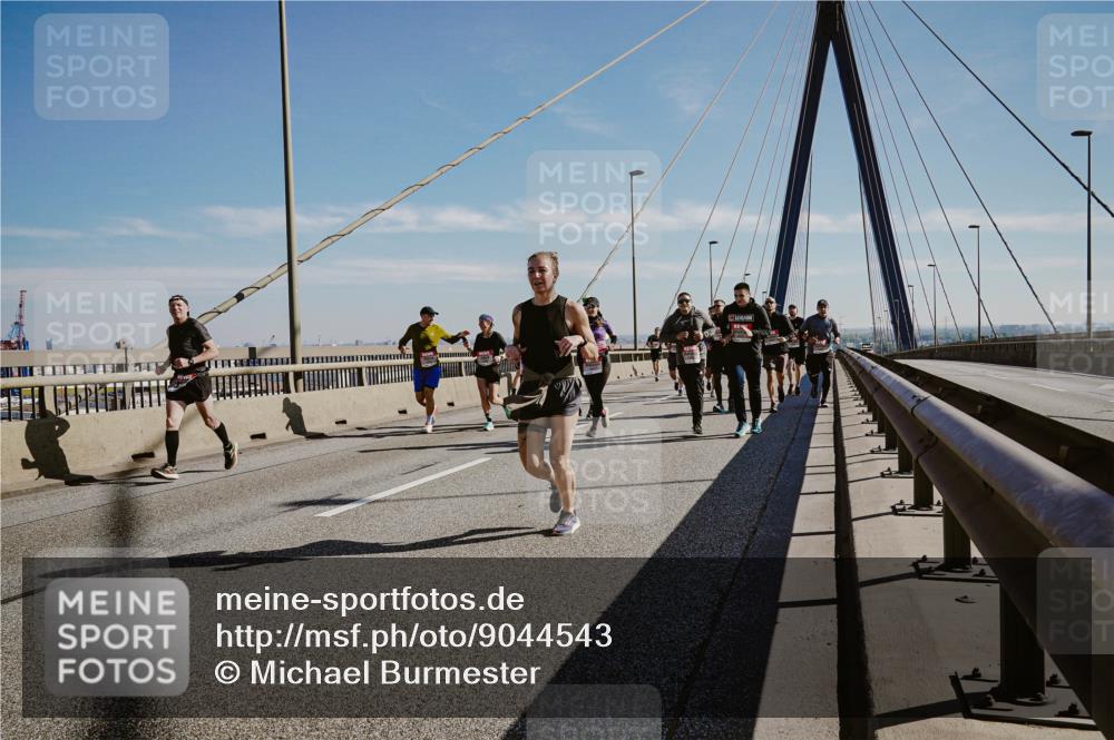 03.10.2025 - Köhlbrandbrückenlauf Michael Burmester http://msf.ph/oto/9044543 03.10.2025 12:26:23 Position 1  meine-sportfotos.de
