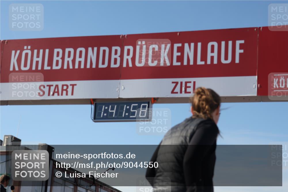 03.10.2025 - Köhlbrandbrückenlauf Luisa Fischer http://msf.ph/oto/9044550 03.10.2025 13:41:57 Ziel 5043, 5193, 5232, 5250, 5257, 5315, 5620 meine-sportfotos.de