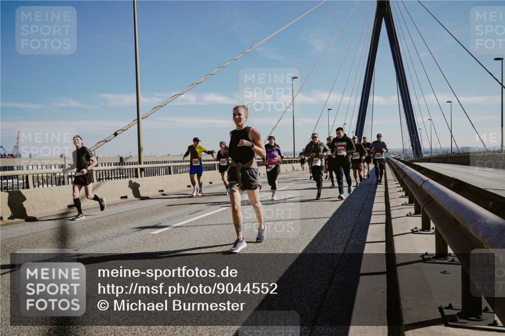 03.10.2025 - Köhlbrandbrückenlauf Michael Burmester http://msf.ph/oto/9044552 03.10.2025 12:26:23 Position 1  meine-sportfotos.de