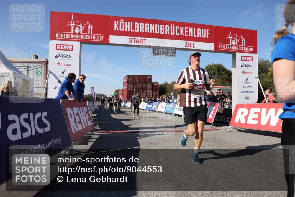 03.10.2025 - Köhlbrandbrückenlauf Lena Gebhardt http://msf.ph/oto/9044553 03.10.2025 13:00:30 Ziel 4016, 4163, 4172, 4275, 4299, 4622, 4850, 5664, 6373, 6490, 6707, 6714 meine-sportfotos.de