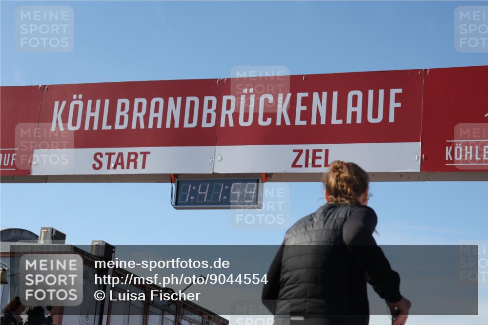 03.10.2025 - Köhlbrandbrückenlauf Luisa Fischer http://msf.ph/oto/9044554 03.10.2025 13:41:58 Ziel 5043, 5232, 5250, 5257, 5315, 5620 meine-sportfotos.de