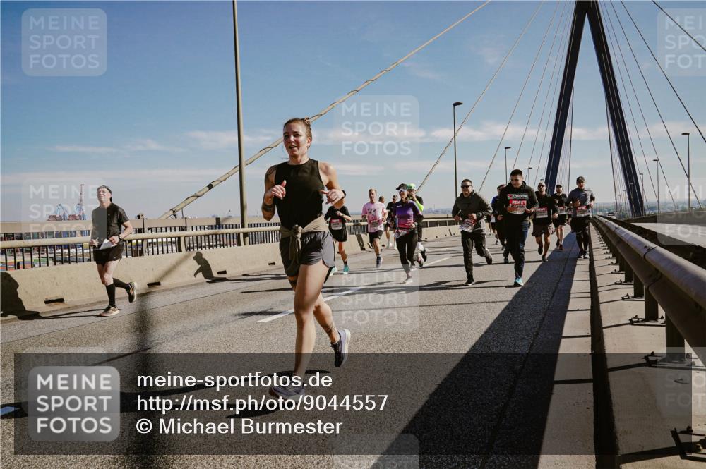 03.10.2025 - Köhlbrandbrückenlauf Michael Burmester http://msf.ph/oto/9044557 03.10.2025 12:26:24 Position 1  meine-sportfotos.de