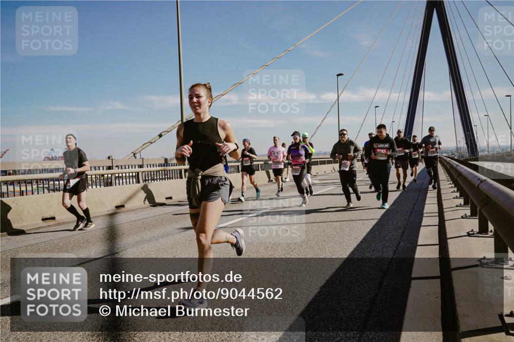 03.10.2025 - Köhlbrandbrückenlauf Michael Burmester http://msf.ph/oto/9044562 03.10.2025 12:26:24 Position 1  meine-sportfotos.de