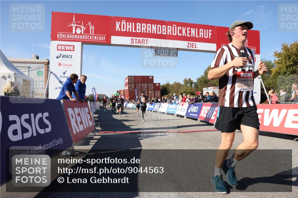 03.10.2025 - Köhlbrandbrückenlauf Lena Gebhardt http://msf.ph/oto/9044563 03.10.2025 13:00:31 Ziel 4016, 4163, 4172, 4275, 4299, 4622, 4850, 5664, 6373, 6490, 6707, 6714 meine-sportfotos.de