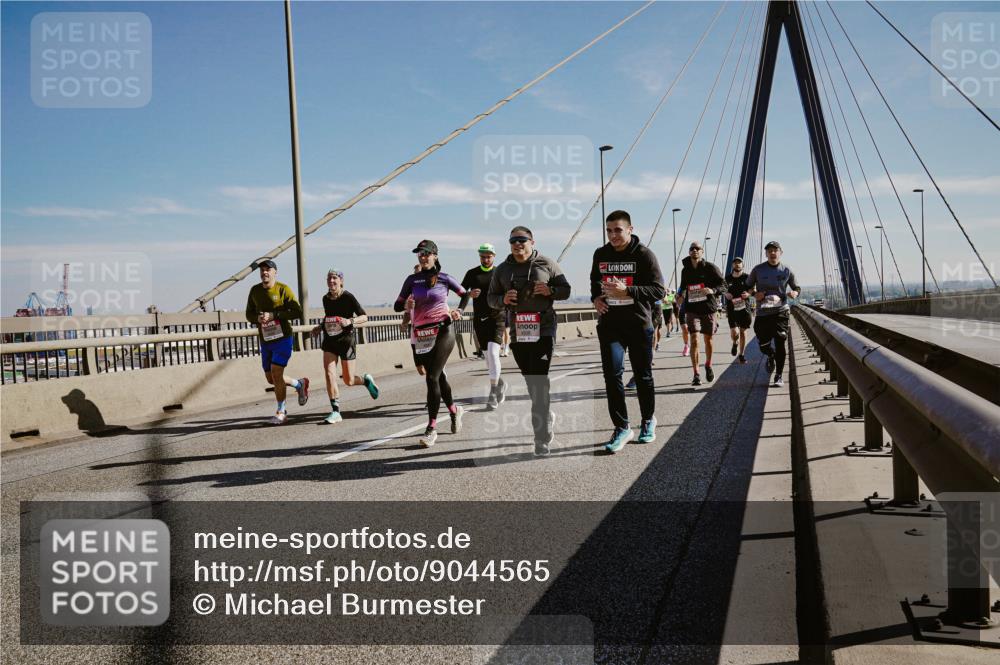 03.10.2025 - Köhlbrandbrückenlauf Michael Burmester http://msf.ph/oto/9044565 03.10.2025 12:26:25 Position 1  meine-sportfotos.de
