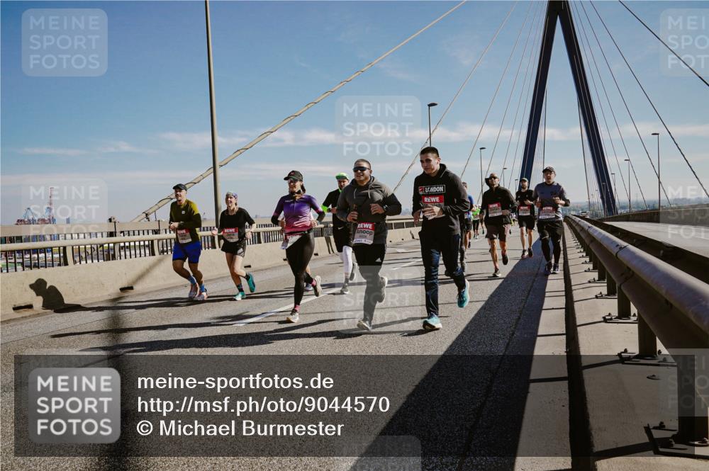 03.10.2025 - Köhlbrandbrückenlauf Michael Burmester http://msf.ph/oto/9044570 03.10.2025 12:26:25 Position 1  meine-sportfotos.de