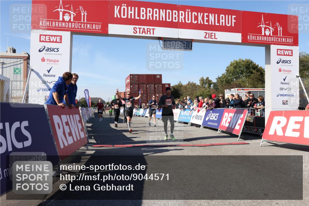 03.10.2025 - Köhlbrandbrückenlauf Lena Gebhardt http://msf.ph/oto/9044571 03.10.2025 13:00:32 Ziel 4016, 4163, 4172, 4275, 4299, 4622, 4850, 5664, 6373, 6490, 6707, 6714 meine-sportfotos.de