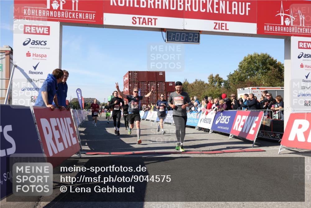 03.10.2025 - Köhlbrandbrückenlauf Lena Gebhardt http://msf.ph/oto/9044575 03.10.2025 13:00:32 Ziel 4016, 4163, 4172, 4275, 4299, 4622, 4850, 5664, 6373, 6490, 6707, 6714 meine-sportfotos.de