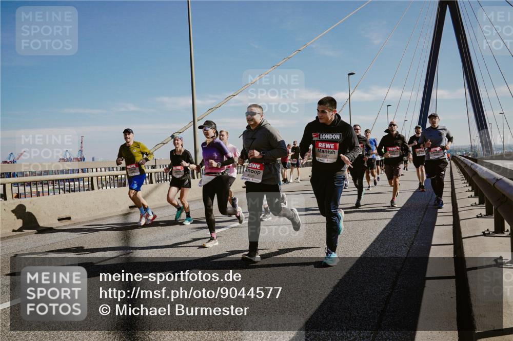 03.10.2025 - Köhlbrandbrückenlauf Michael Burmester http://msf.ph/oto/9044577 03.10.2025 12:26:25 Position 1 4506, 4507 meine-sportfotos.de