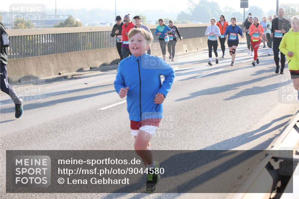 03.10.2025 - Köhlbrandbrückenlauf Lena Gebhardt http://msf.ph/oto/9044580 03.10.2025 09:27:16 Position 1  meine-sportfotos.de